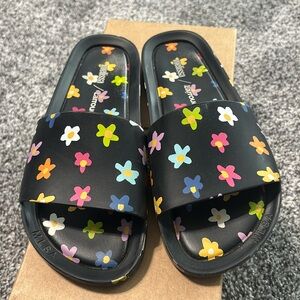 GUC Melissa Floral Slip On Beach Slide Size 6